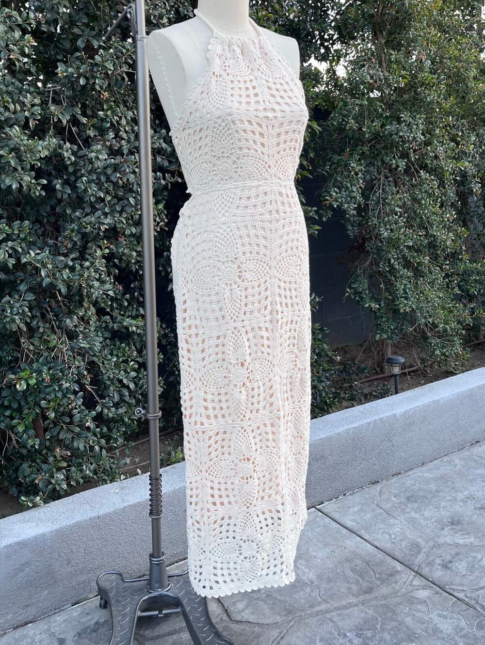 NEW House of Harlow 1960 Cream Beige Crochet Halter Maxi Dress Women Medium NWT - Picture 2 of 8